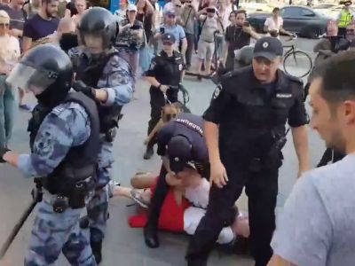 Задержания на акции 27 июля в Москве. Скриншот видео Russia News Today Kuzbass / youtube.com