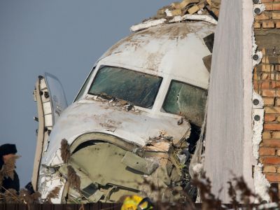 Крушение самолета в Казахстане. Фото: Pavel Mikheyev / Reuters