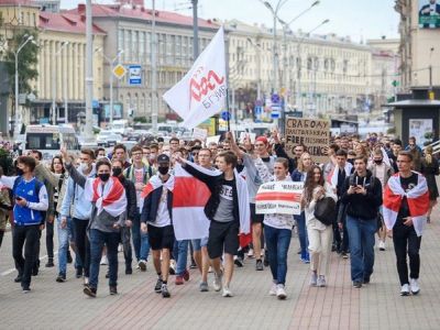 Марш студентов в районе площади Победы в Минске. Фото: tut.by