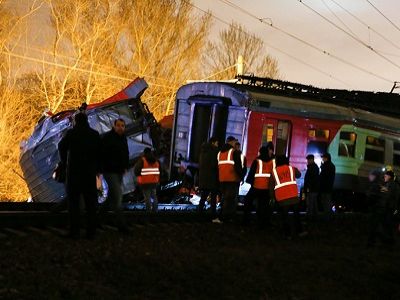 Столкновение электрички и поезда в Москве. Фото: cdn.rt.com.