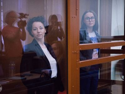 Евгения Беркович и Светлана Петрийчук в зале суда, 20.05.24. Фото: SOTA